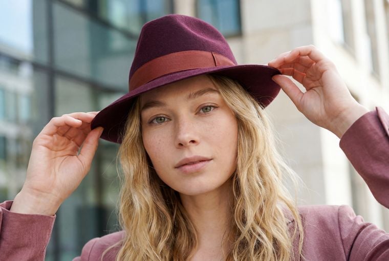 Fedora Hut richtig aufsetzen Fedora Hut richtig aufsetzen