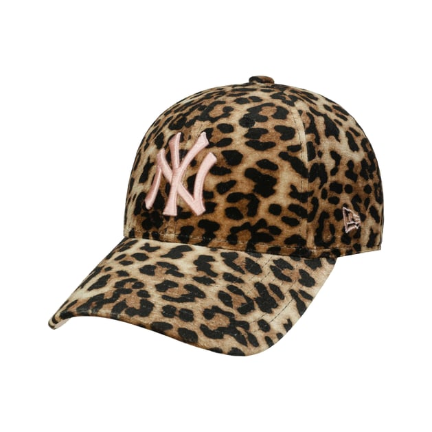 9Forty WMNS Leo Velour Yankees Cap by New Era - 39,95 €